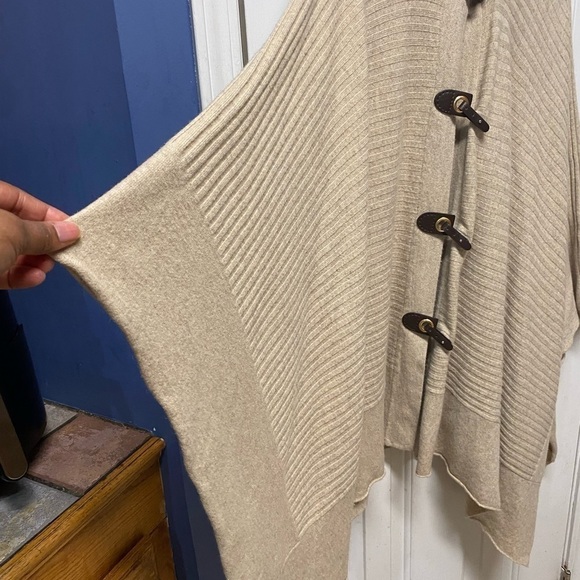 Jones NY Signature Cream Wool Ribbed Cape Poncho with Toggles - Picture 7 of 8